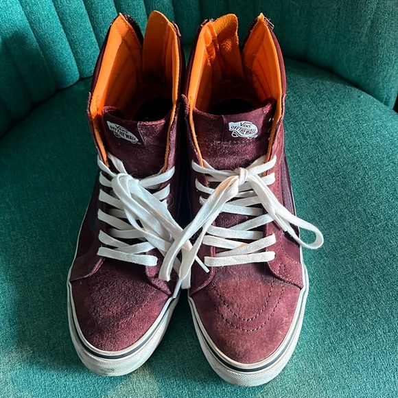 Converse high top sneaker with back zipper. - Picture 1 of 3